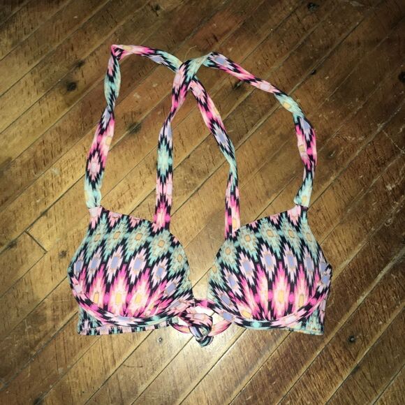 Victoria’s Secret crossover tie bikini top 34B - Picture 1 of 3